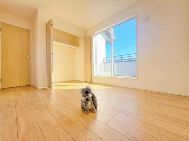 【洋室】 | 藤岡市藤岡　新築住宅 | さまざまにカスタマイズしていただけるシンプルなデザインの内装。ご自身で素敵な空間を創り上げられます。