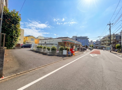 【周辺】 | 【仲介手数料３２０万円が無料！】■祖師ヶ谷大蔵駅７分■南西角地状■総額１２，４８０～１３，４８０万円 | 諸費用３２０万円ＯＦＦキャンペーン！
決算キャンペーン中！
■祖師ヶ谷大蔵駅７分
■まるで南西角地のような開放感で２区画とも陽当り良好
■自由設計
■土地＋建物＝１２，４８０万円～１３，４８０万円