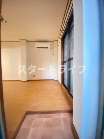 大阪市東淀川区西淡路２丁目の賃貸マンションの玄関