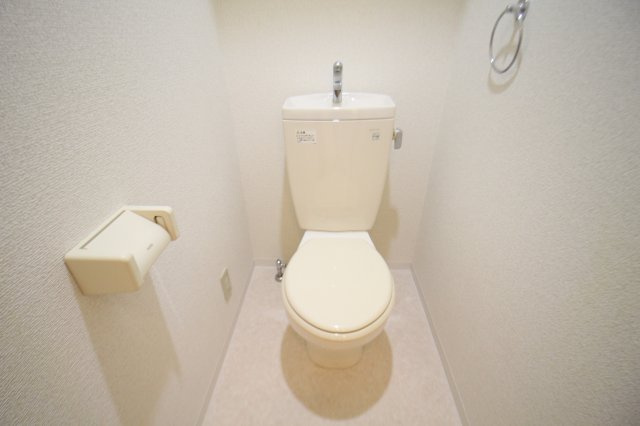 MiYo87天下茶屋のトイレ|落ち着いた色調のトイレです