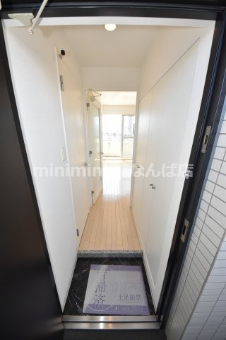コスモリード谷町六丁目（旧：ドゥーエ谷町）の玄関