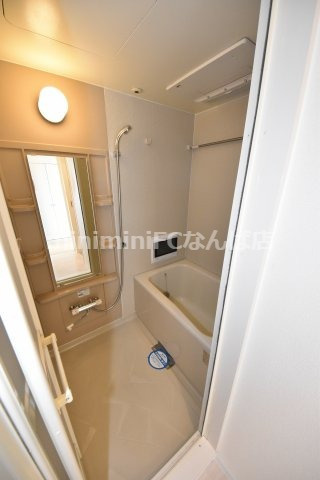コスモリード谷町六丁目（旧：ドゥーエ谷町）の浴室