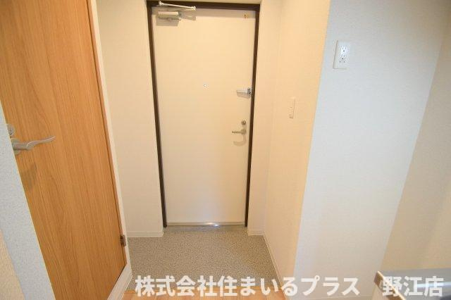 ヴィラナリー関目Ⅱの玄関