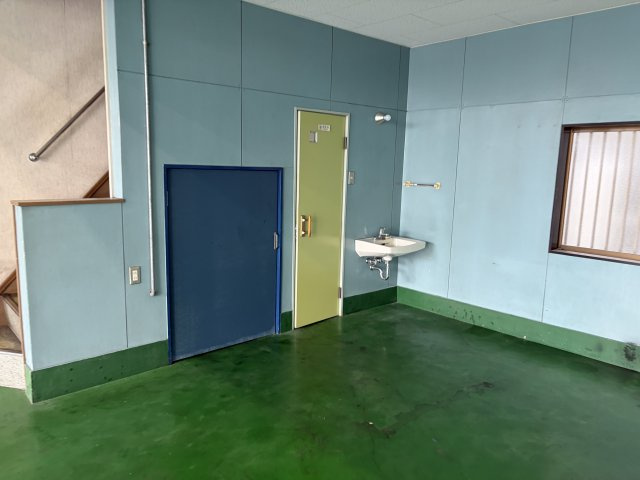 荒川2丁目倉庫