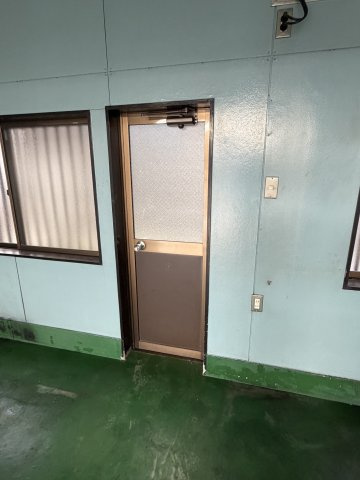 荒川2丁目倉庫