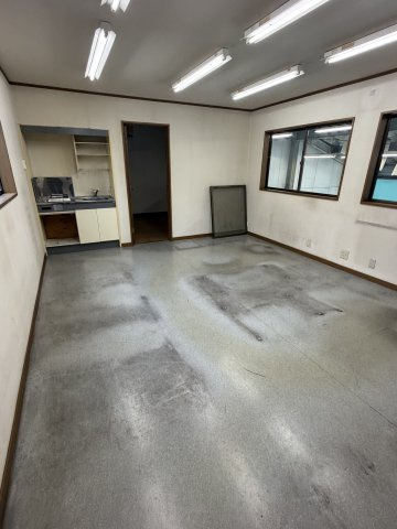 荒川2丁目倉庫