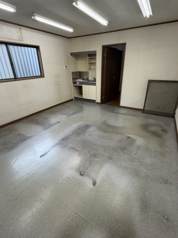 荒川2丁目倉庫