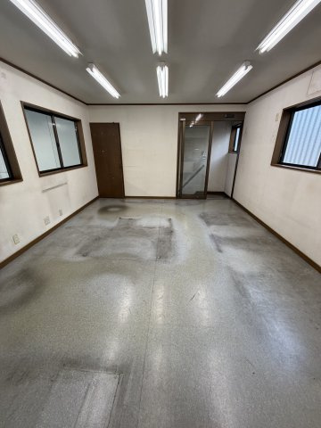 荒川2丁目倉庫
