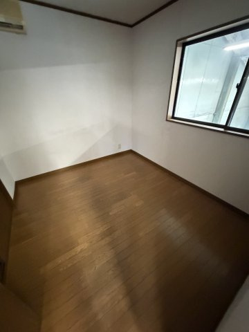 荒川2丁目倉庫