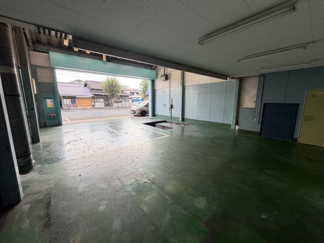 荒川2丁目倉庫