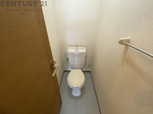 温水洗浄便座付きのトイレです♪