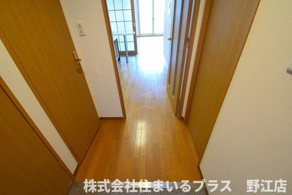 レクシア鶴見の玄関