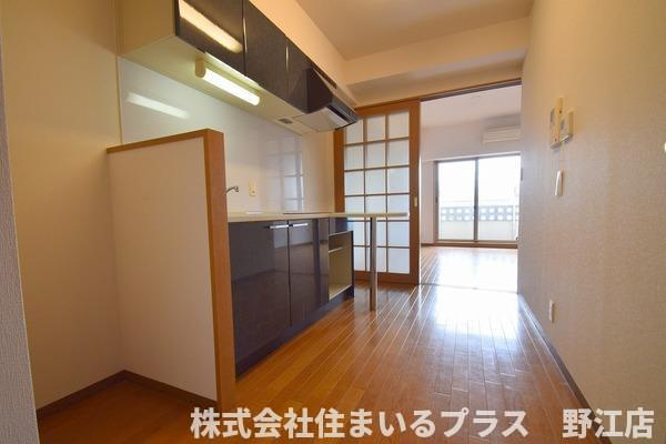 レクシア鶴見の居間・リビング