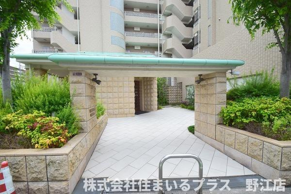 レクシア鶴見のエントランス