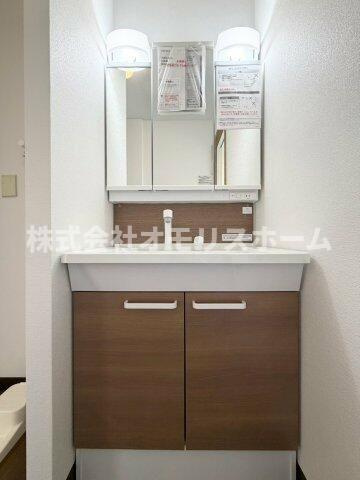 大田区仲六郷２丁目住宅の洗面所