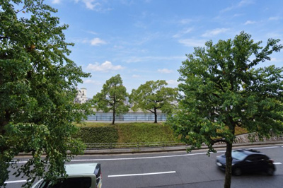 【展望】 | 【上質リノベ】サニーハイム舟入 | 【四季を感じる】
四季の移ろい・爽やかな青空や風を感じられ
自然を愉しめるパノラマビュー。
毎日の暮らしに余裕を感じさせてくれる、
遮る物の無い開放的な眺望を是非、ご堪能ください。