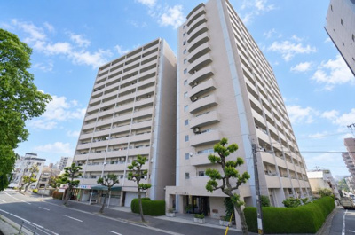 【外観】 | 【上質リノベ】サニーハイム舟入 | 【耐震性】
耐震性の高さを判断するポイントは、
建築確認申請日が1981年6月1日以降の
新耐震基準に適合しているかどうか。
震度６程度の大地震でも
建物が崩壊しないレベルが基準になりました。