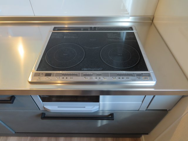 網走市駒場北１丁目７番４号　中古売家のキッチン|ＩＨクッキングヒーター
