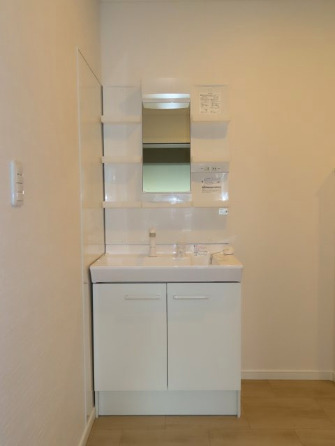 網走市駒場北１丁目７番４号　中古売家の独立洗面台|洗髪洗面化粧台