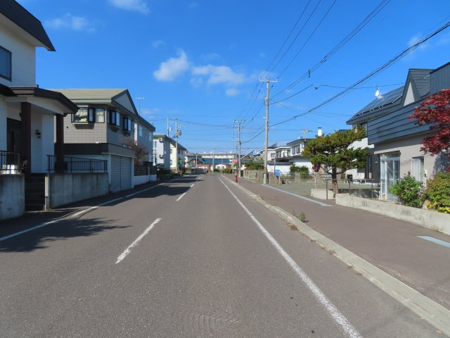 網走市駒場北１丁目７番４号　中古売家の前面道路含む現地写真