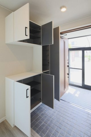 網走市駒場北１丁目７番４号　中古売家の玄関|玄関収納