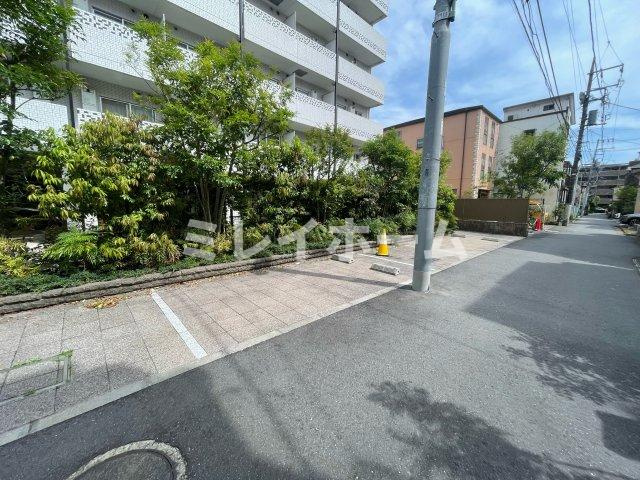 ラフィネジュ大森の駐車場