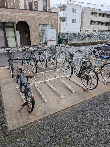 【その他共用部分】 | ベイグランデ | 自転車置き場です