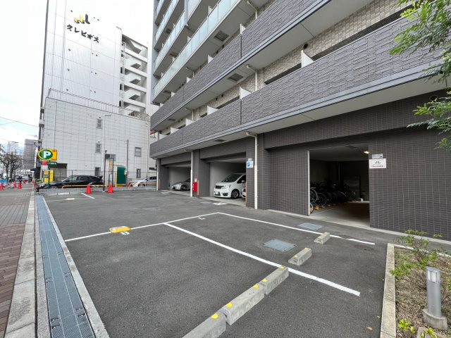 エスリード南堀江レジデンスの駐車場