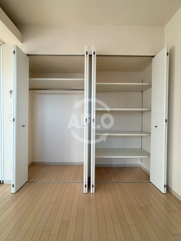 コスモリード谷町六丁目の収納|ドゥーエ谷町　クローゼット