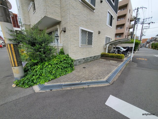 エターナル　仲介手数料無料の駐車場