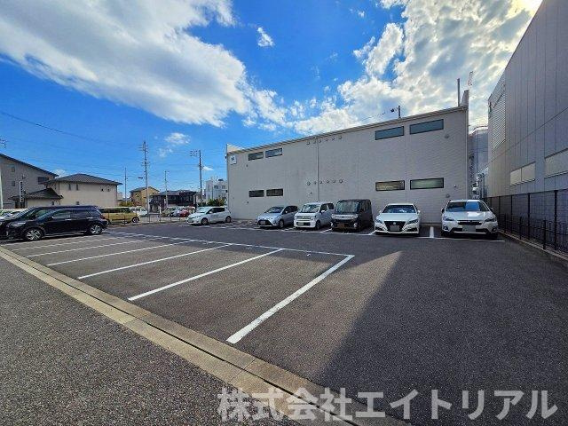 Actis　HANANOKIの駐車場