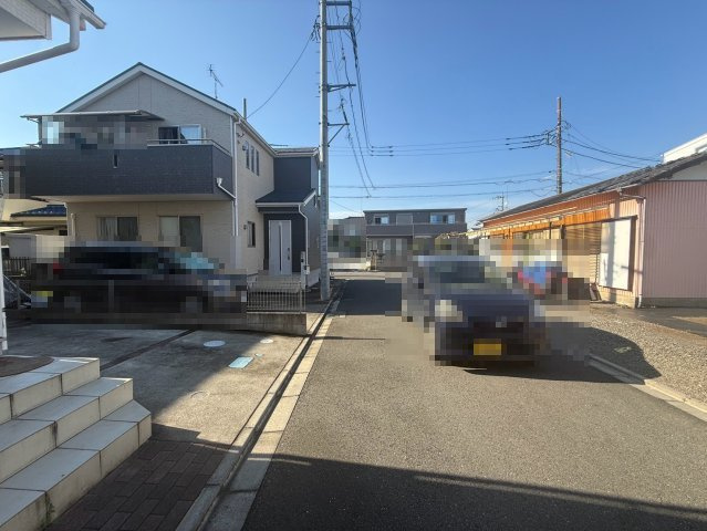 【前面道路含む現地写真】 | 相模原市緑区大島 ウッドデッキ付き庭　4LDK