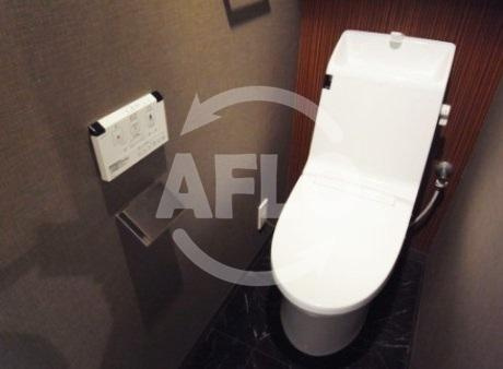 インペリアルスイート南堀江　日吉小学校のトイレ|Imperial Suite 南堀江　温水洗浄便座