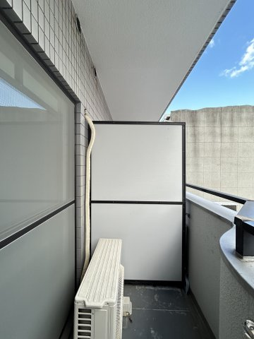 マンションタワーサイドのバルコニー