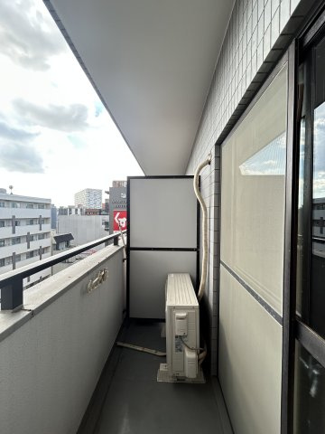 マンションタワーサイドのバルコニー