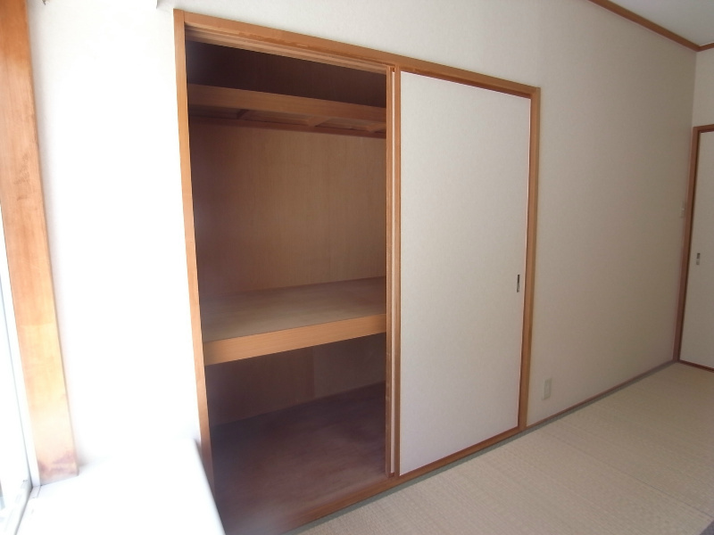 芦屋市津知町のアパートの収納