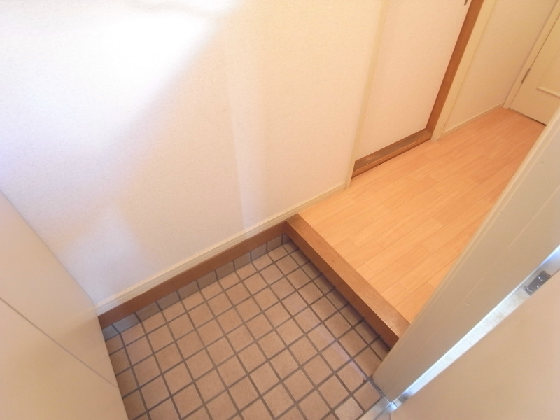 芦屋市津知町のアパートの玄関
