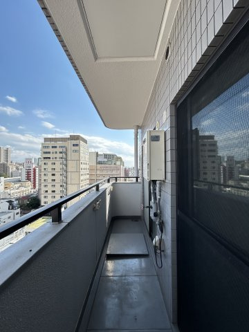 マンションタワーサイドのバルコニー