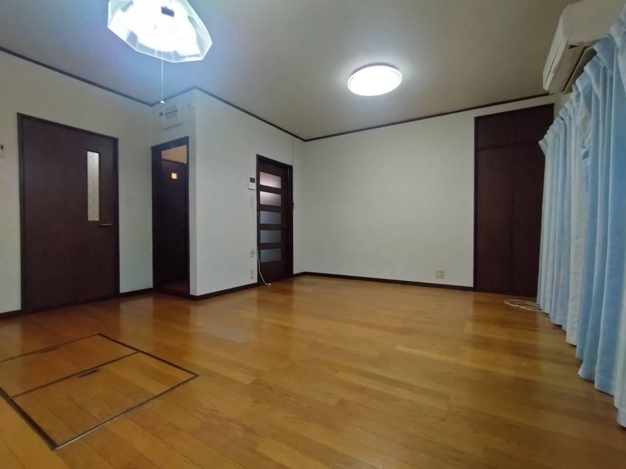 高槻市城南町戸建の居間・リビング