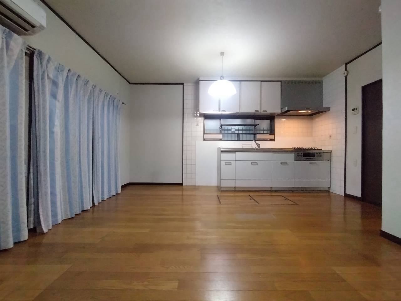 高槻市城南町戸建の居間・リビング