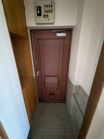 コーポパインの玄関