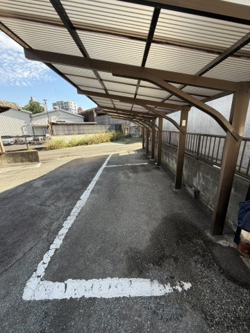 コーポパインの駐車場