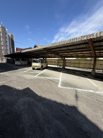 コーポパインの駐車場