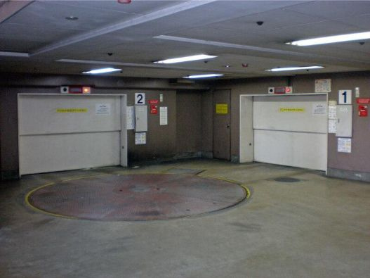 五条堀川ビルの駐車場