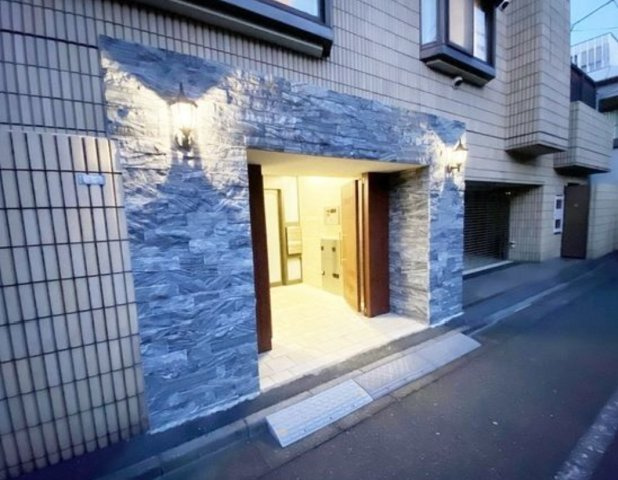 渋谷区松濤１丁目の賃貸マンションのエントランス
