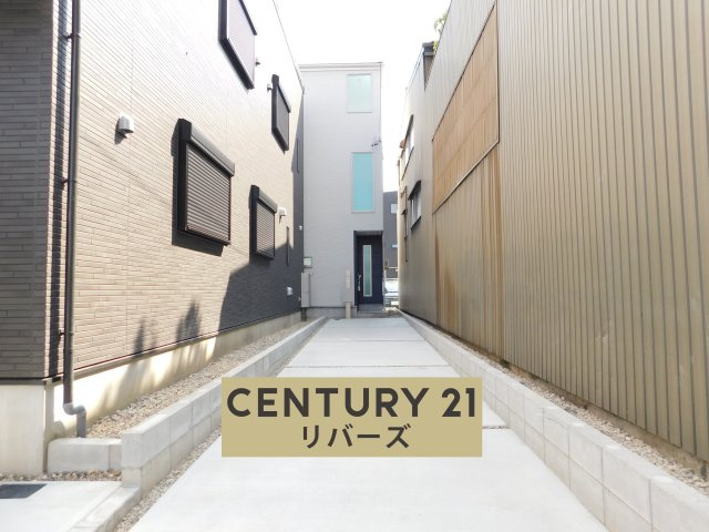 名古屋市千種区千種２丁目の新築一戸建の前面道路含む現地写真|☆２号棟☆　　残り１棟！！新価格！！いつでも見学できます♪（お問合せ当日、平日、水曜、夜間でもＯＫ）　３沿線利用可！　駐車２台ＯＫ！　床暖房・食洗機完備！　プライバシー性の高い２階リビング♪
