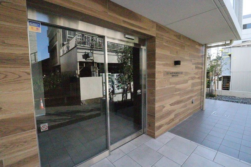クレイシアＩＤＺ新宿落合ディアコートのエントランス