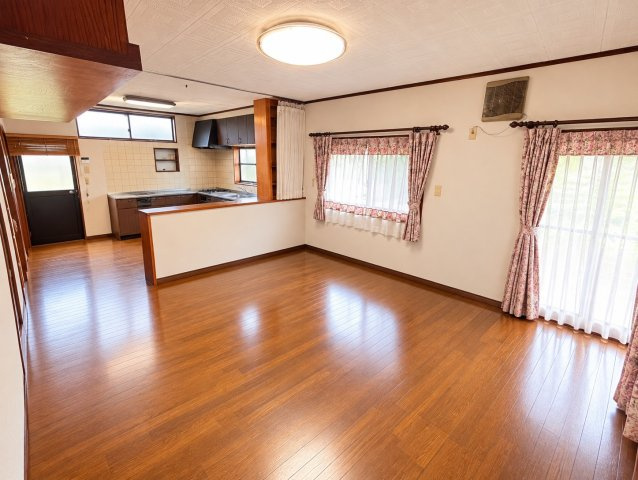 茂原市谷本　中古戸建の居間・リビング