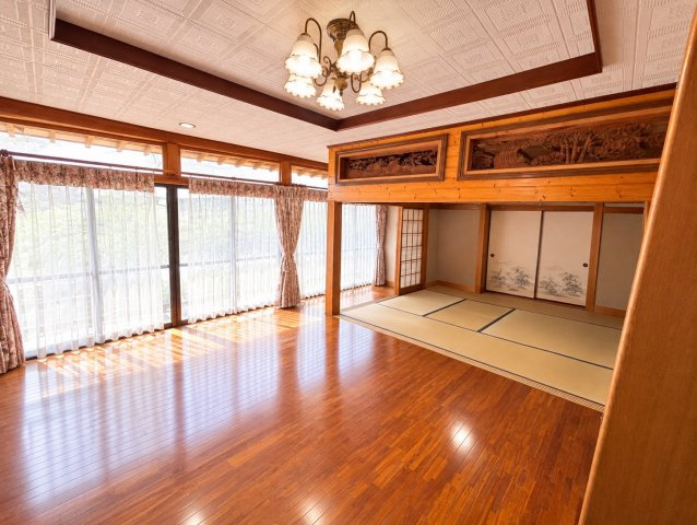 茂原市谷本　中古戸建の洋室