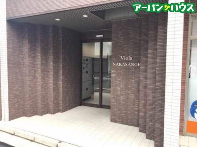 ヴィオーラ中山下のエントランス